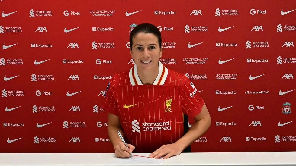 Niamh Fahey signs new contract with Liverpool FC Women