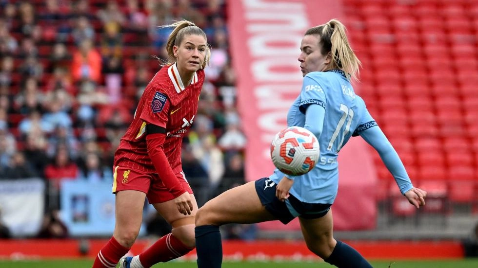 Watch WSL match action: Liverpool 1-2 Manchester City at Anfield