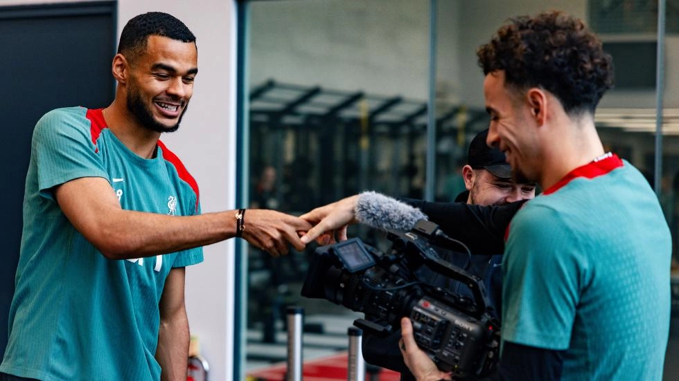 Mo the MC, Curtis the cameraman and Diaz's touch - things spotted in training