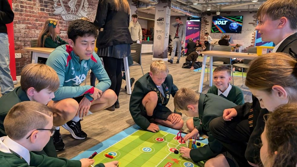 Wataru Endo visits LFC Foundation STEM session