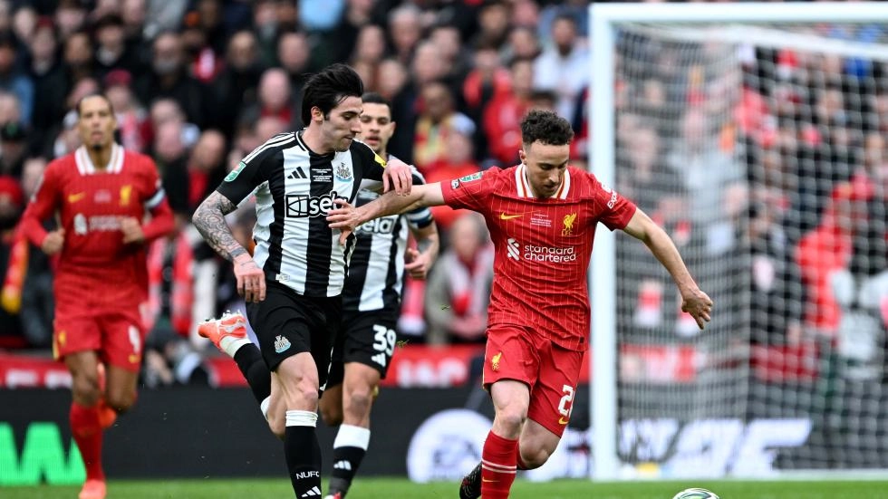 Liverpool beaten at Wembley by Newcastle in Carabao Cup final