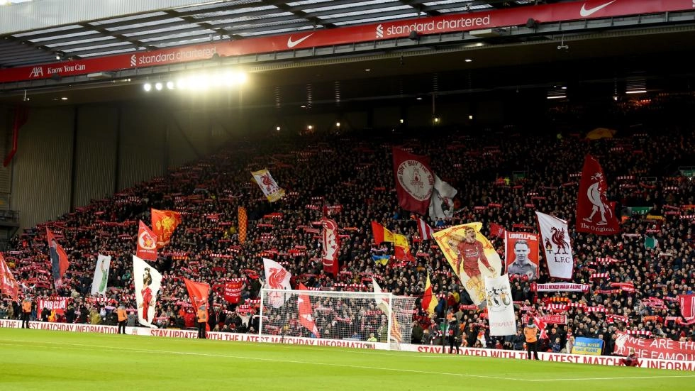 Watch the Premier League champions take on Arsenal in style