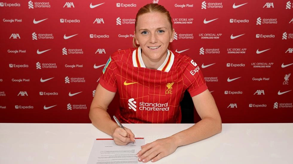 Ceri Holland signs new contract with Liverpool FC Women