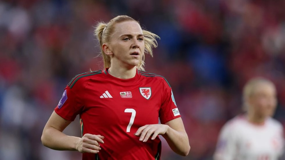 เจมมา อีแวนส์ และ เซรี ฮอลแลนด์ เข้าร่วมทีมหญิงยูโร 2025 ของเวลส์