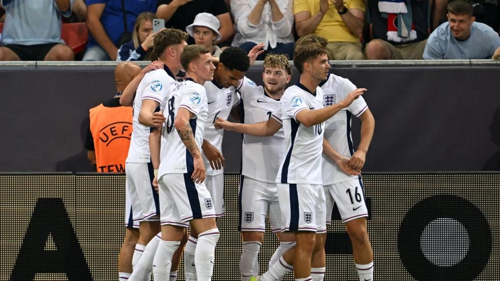 U21 Euros: Harvey Elliott scores again as England beat Spain to reach semi-finals
