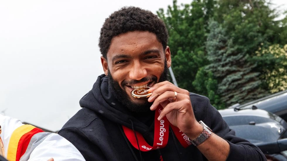 “Tanto orgulho” - Joe Gomez reflete sobre 10 anos com o Liverpool