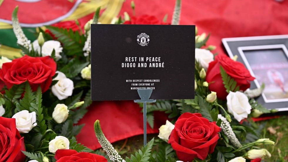 Manchester United lay Anfield tribute to Diogo Jota and Andre Silva