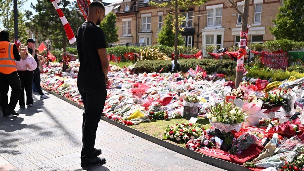 Cody Gakpo and Billy Hogan lay Anfield tributes to Diogo Jota and Andre Silva