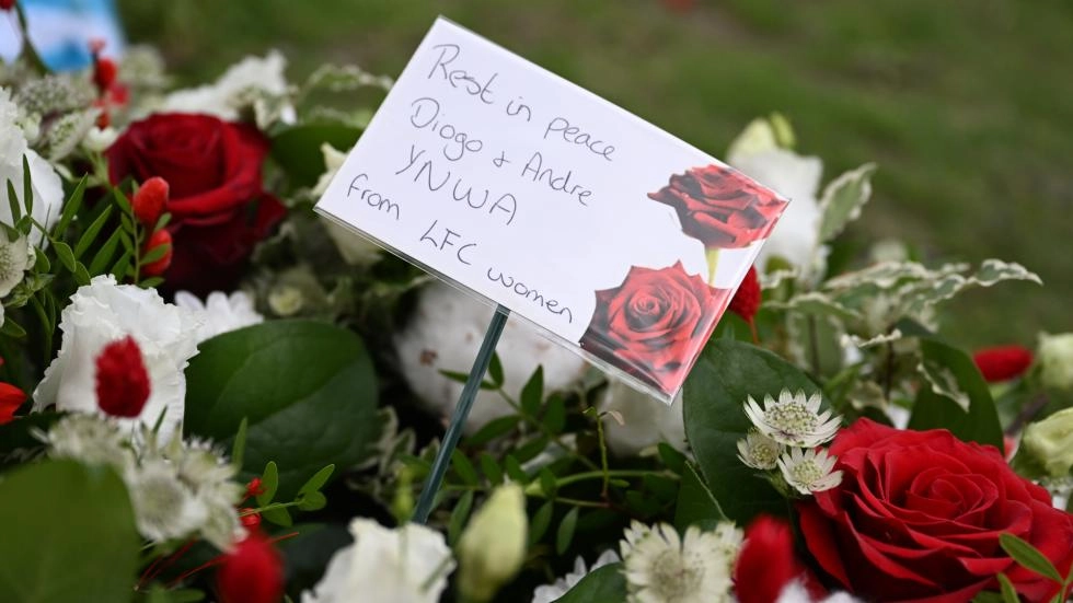 LFC Women pay respects to Diogo Jota and Andre Silva at Anfield