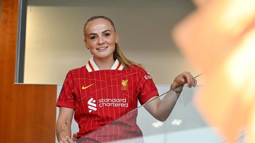 Photos: Lily Woodham arrives to finalise LFC Women transfer