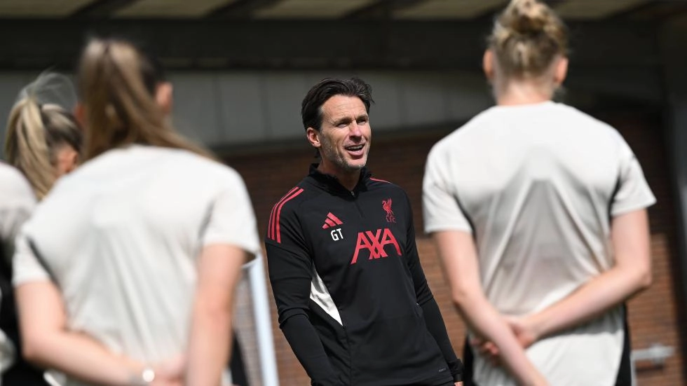 Training photos: Gareth Taylor takes first session in charge of LFC Women