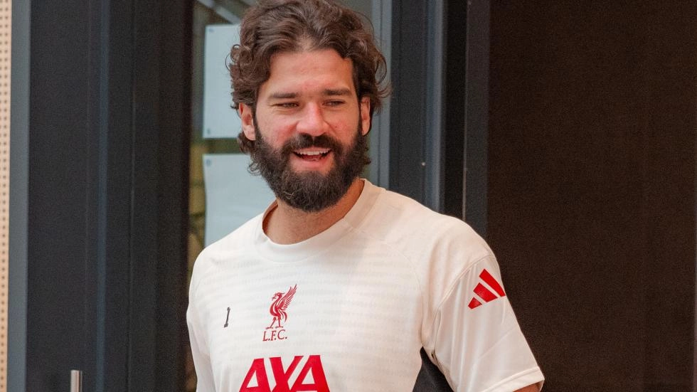 Alisson Becker nominated for 2025 Yachine Trophy award