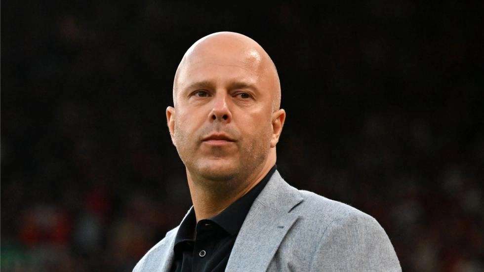 Arne Slot explains his substitutions in Bournemouth opener