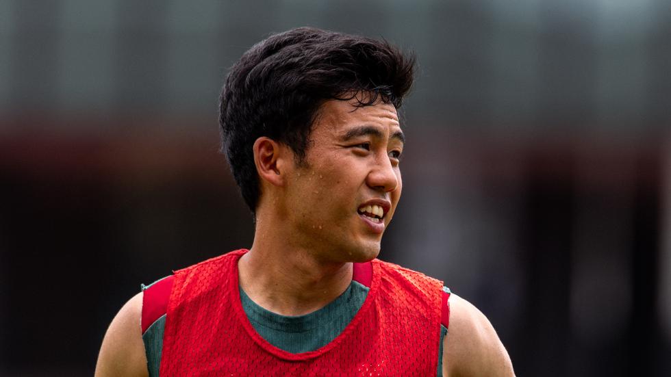 Janji pertama Wataru Endo untuk Arne Slot