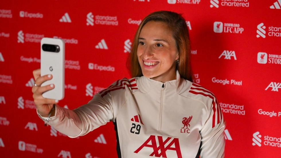 Photos: Alejandra Bernabe makes permanent return to LFC Women