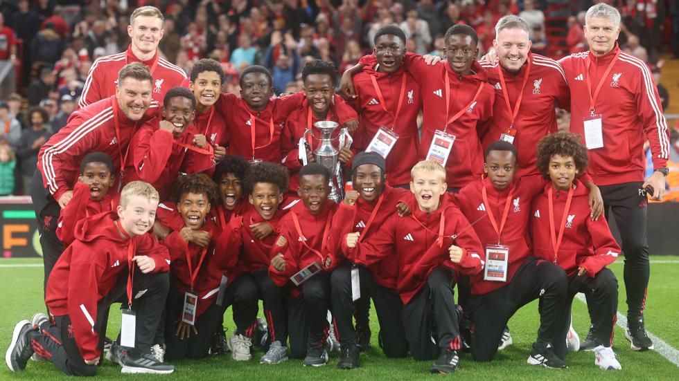 Liverpool U13 Sambut Kesuksesan Virgil Legacy Trophy di Anfield