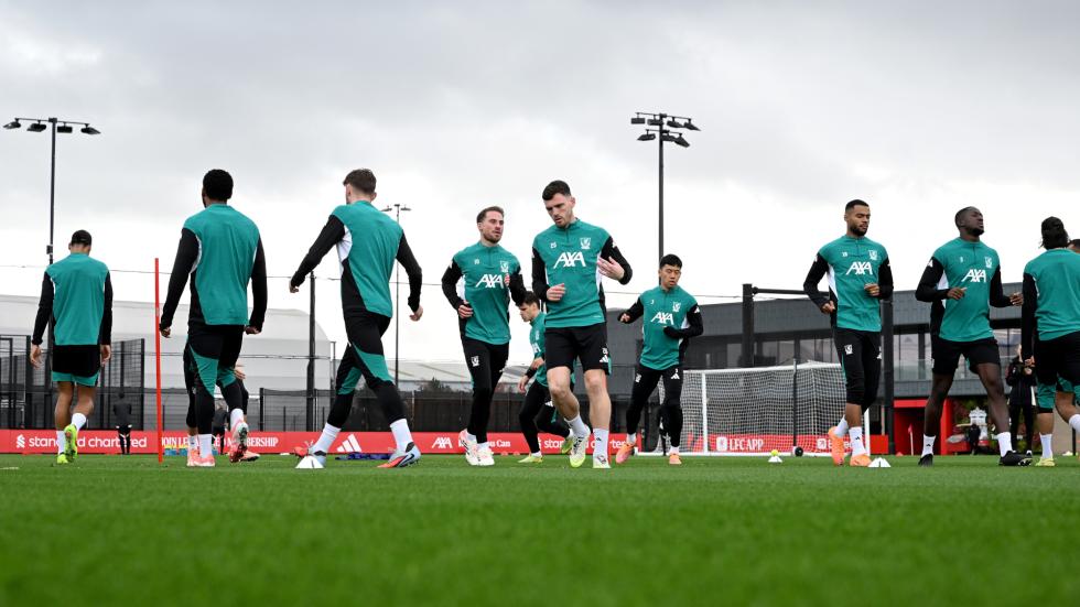 12.15 GMT: Saksikan Liverpool dalam latihan menjelang pertandingan Real Madrid