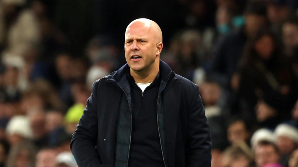 Conferenza stampa di Arne Slot: analisi degli Spurs 1-2 Liverpool, ultimi infortuni su Bradley e Isak