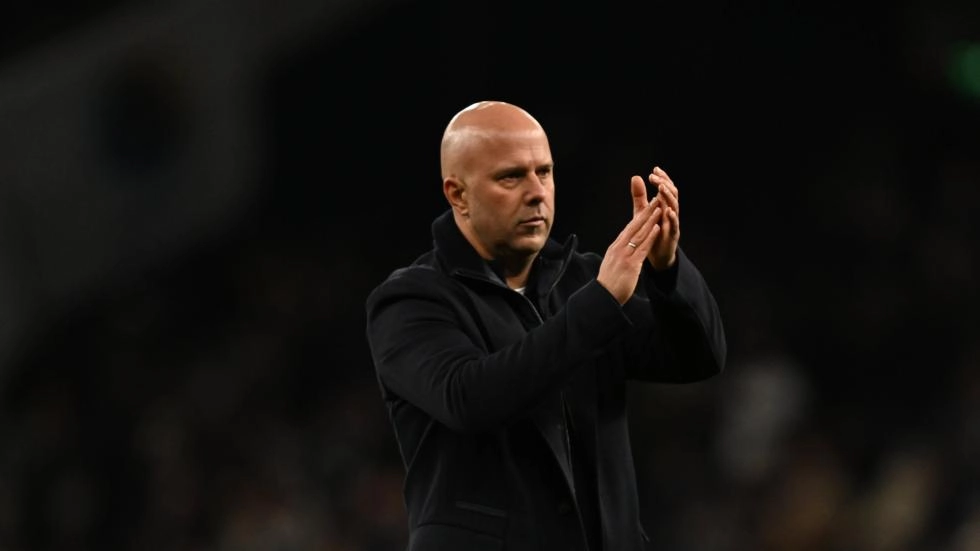 Conferenza stampa di Arne Slot: analisi degli Spurs 1-2 Liverpool, ultimi infortuni su Bradley e Isak