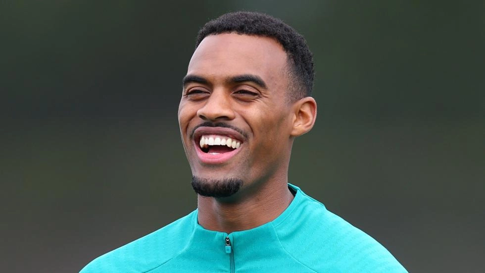 Zidane, midfield tips and football homework - 'Backyard Dreams' with Ryan Gravenberch