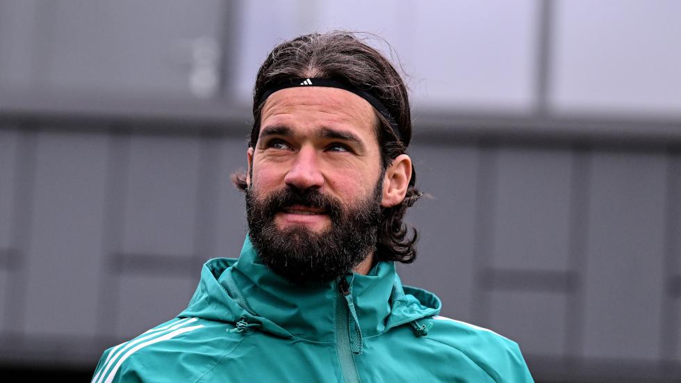 Tonton: Alisson Becker Pilih Kiper Favoritnya
