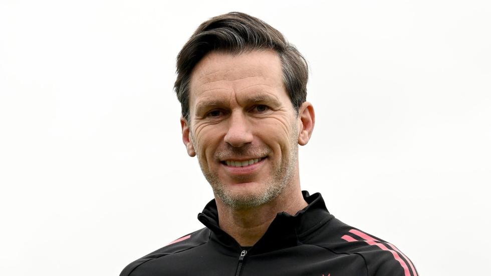 Gareth Taylor mengumpulkan penghargaan LMA Women's Performance of the Week