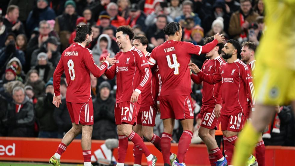 Liverpool mencetak tiga gol untuk mengalahkan Brighton dan maju di Piala FA