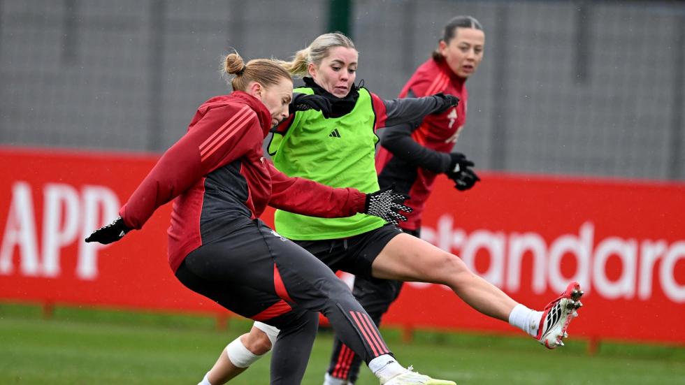 Foto pelatihan: Persiapan Wanita LFC di Melwood untuk pertemuan Aston Villa