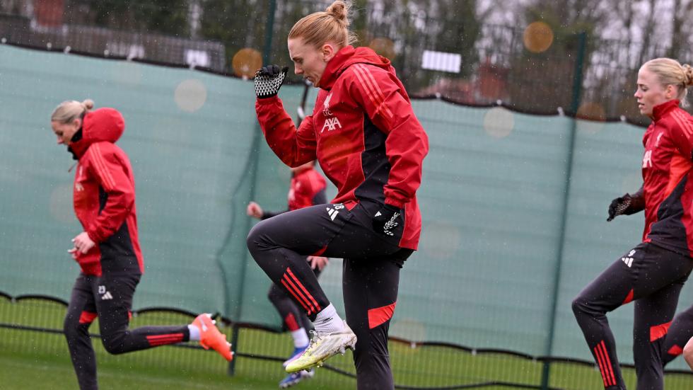 Foto latihan: Liverpool bersiap untuk pertemuan WSL di Chelsea