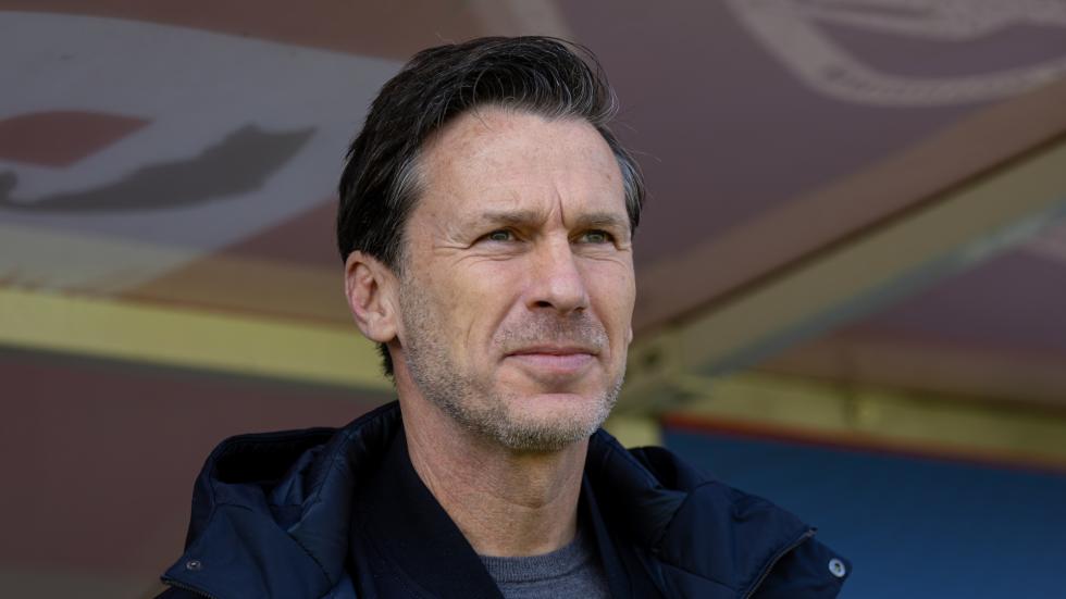 Gareth Taylor unggul di Brighton, clean sheet dan Ceri Holland