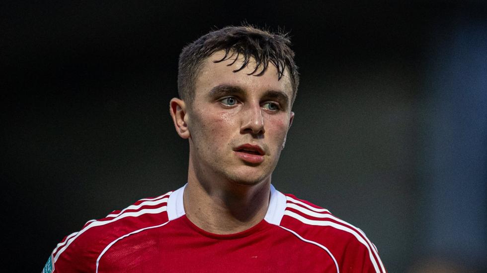 Josh Davidson bergabung dengan Buxton dengan status pinjaman