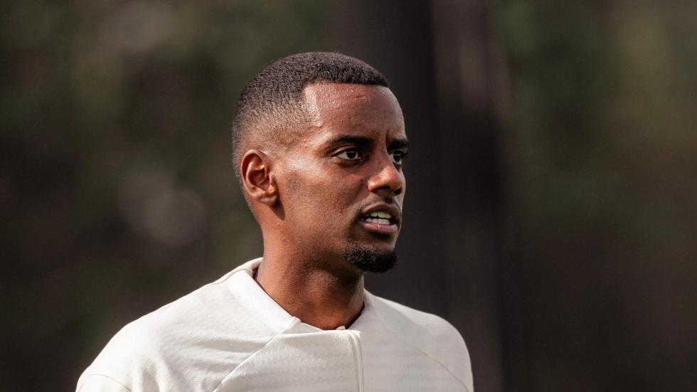 Arne Slot menjelaskan ketidakhadiran Alexander Isak untuk Man City vs Liverpool