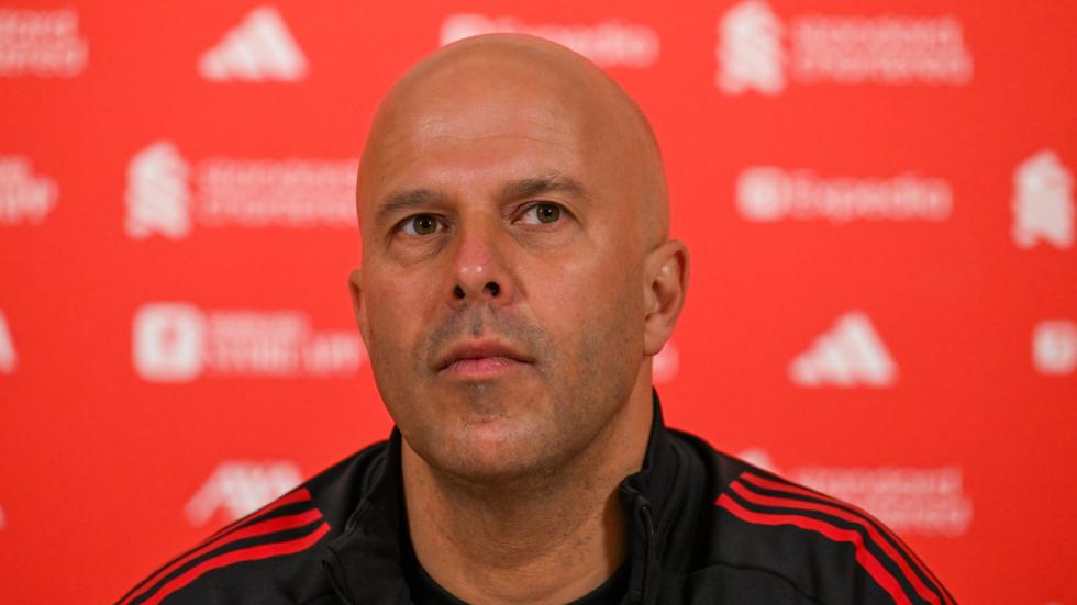 13.15 BST: Tonton konferensi pers pra-Chelsea Arne Slot secara langsung