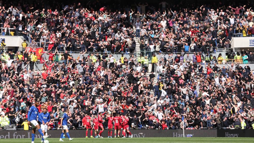 Galeri: Perayaan tandang brilian penggemar Liverpool di Everton