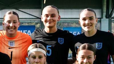 Zara Shaw mencetak gol dalam kemenangan 5-0 untuk Inggris U19