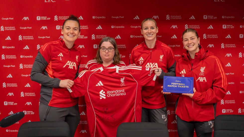 LFC Women dan Cadbury bersatu untuk mendukung penggemar yang mendukung Foodbanks di Anfield