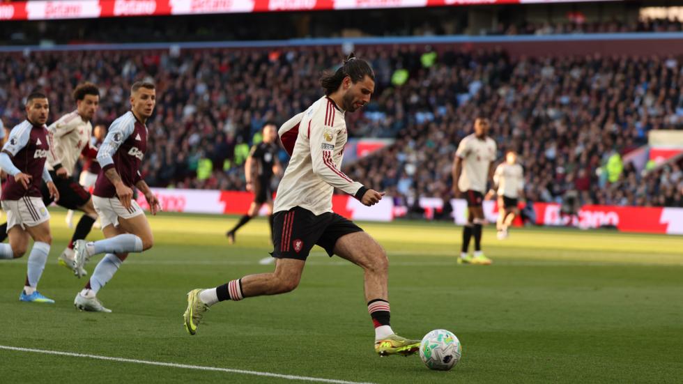 Liverpool mengalami kekalahan 4-2 di Aston Villa