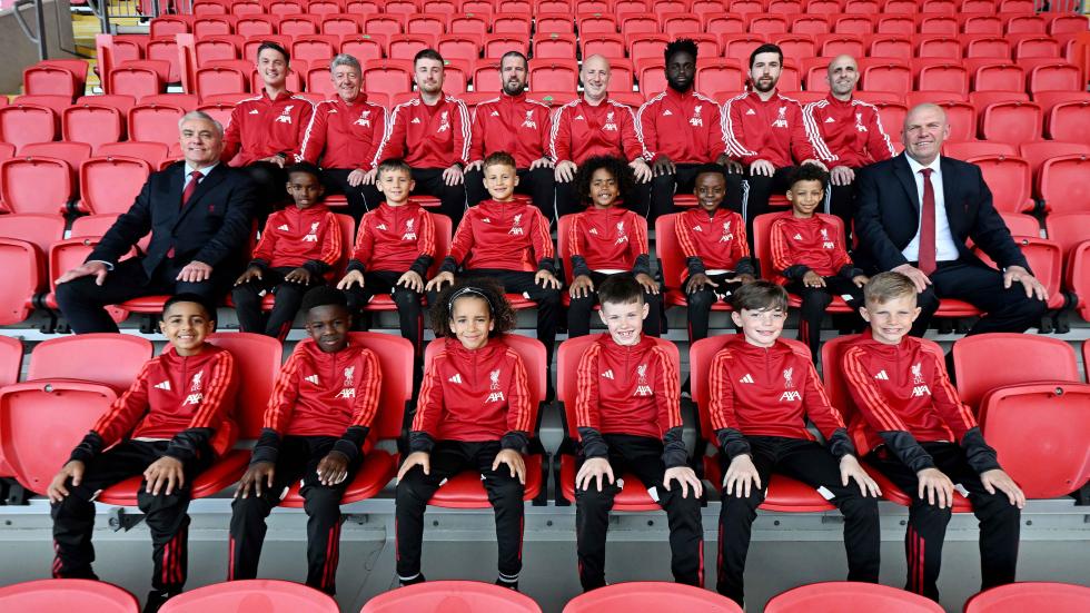 U8 baru Liverpool FC menikmati hari penandatanganan spesial di Anfield