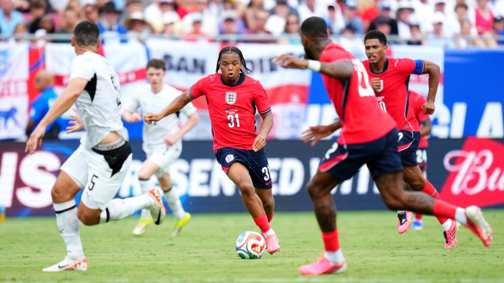 Internasional: Rio Ngumoha dan Keyrol Figueroa membuat debut senior