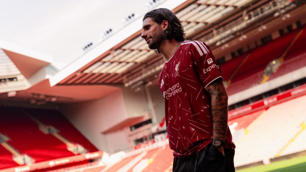 Galeri: Dominik Szoboszlai berkomitmen masa depan untuk LFC dan mengunjungi Anfield