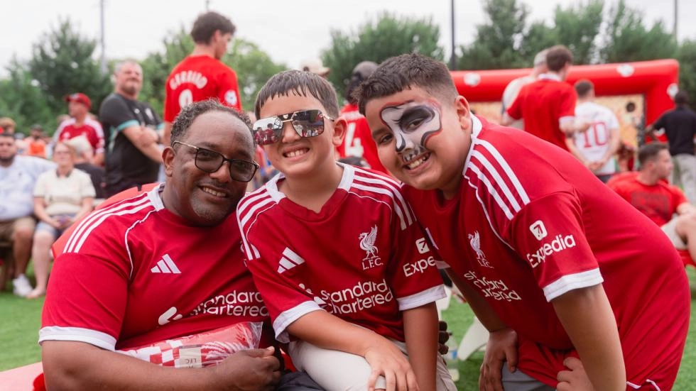 Galería: Los fanáticos de los Rojos en Nashville disfrutan del ambiente previo al partido