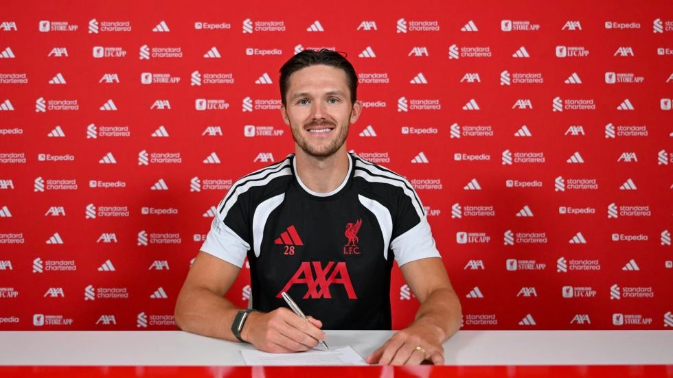 Freddie Woodman signs new contract with Liverpool FC