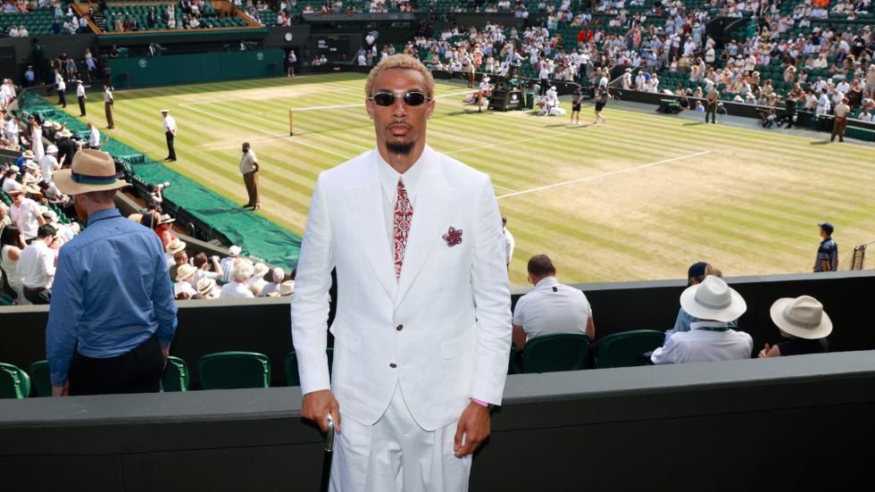 Foto: Hugo Ekitike dan Virgil van Dijk menghadiri semifinal Wimbledon