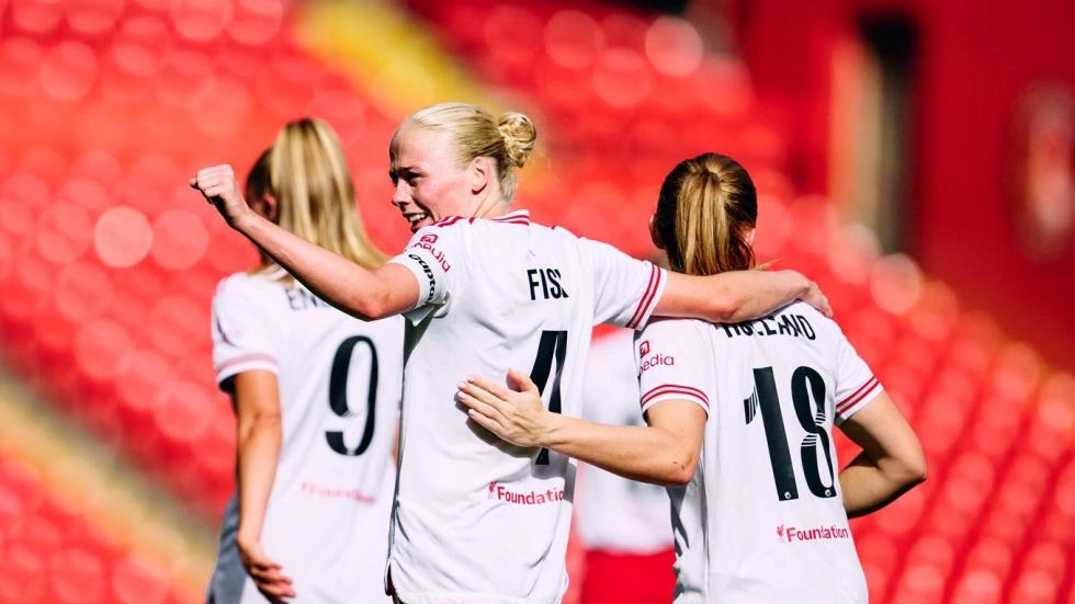 Grace Fisk scores twice as Liverpool defeat Charlton in WSL opener