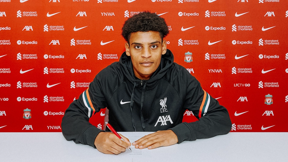 Melkamu Frauendorf signs first professional contract with LFC
