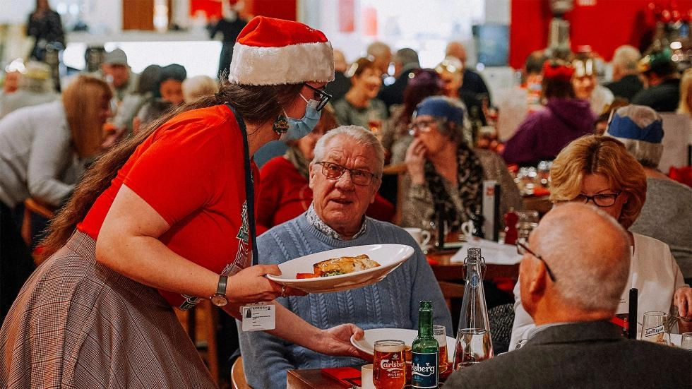 Red Neighbours serve up Christmas dinner to 600 local people
