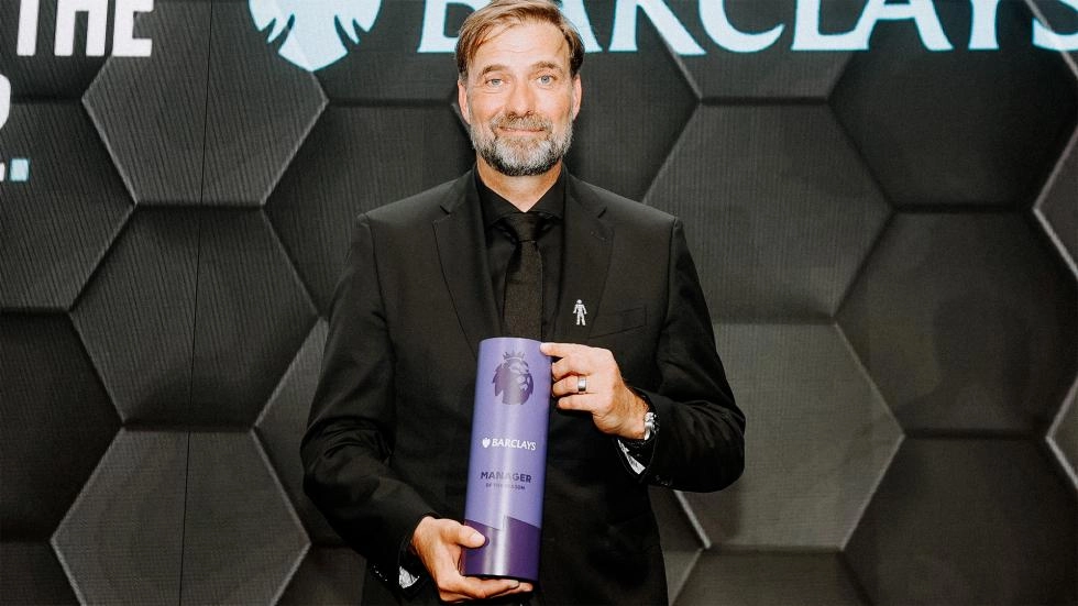 Jürgen Klopp wins Premier League and LMA Manager of the Season awards