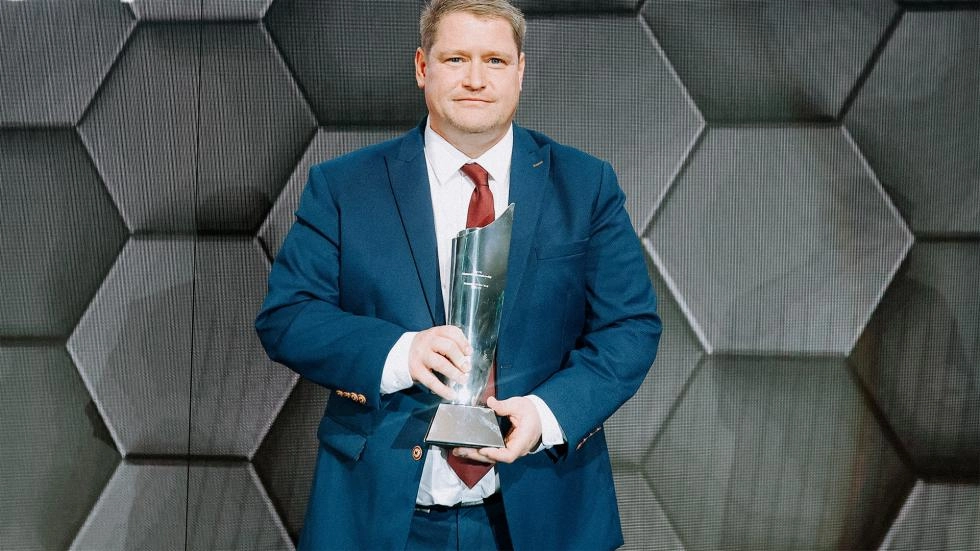 Matt Beard wins FA Women's Championship Manager of the Year