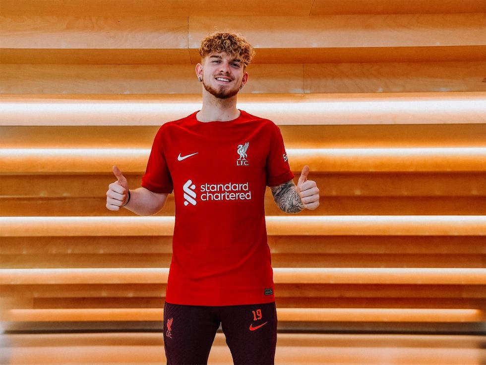 Harvey Elliott poses with new No.19 Liverpool shirt - Liverpool FC