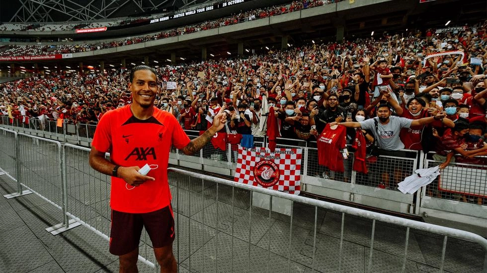 46 photos of Liverpool's open training session in Singapore